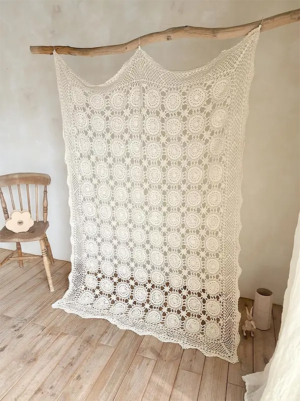 LACED UP (В КРУЖЕВЕ)4